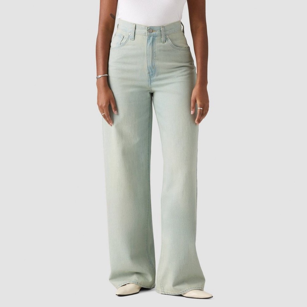 Levi’s Women's cinch baggy Light Blue Jeans size 25, 27, and 32 in